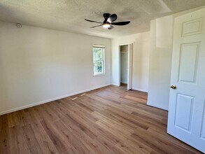 8801 E Independence Ave in Independence, MO - Foto de edificio - Building Photo