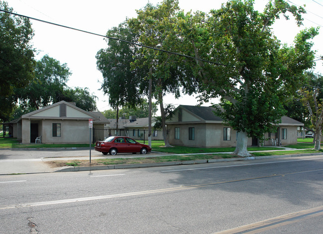 Sequoia Courts Terrace in Fresno, CA - Building Photo - Building Photo