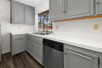10131 Caminito Zar in San Diego, CA - Building Photo - Building Photo