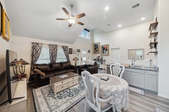 257 N Lynx Trail in Montgomery, TX - Foto de edificio - Building Photo