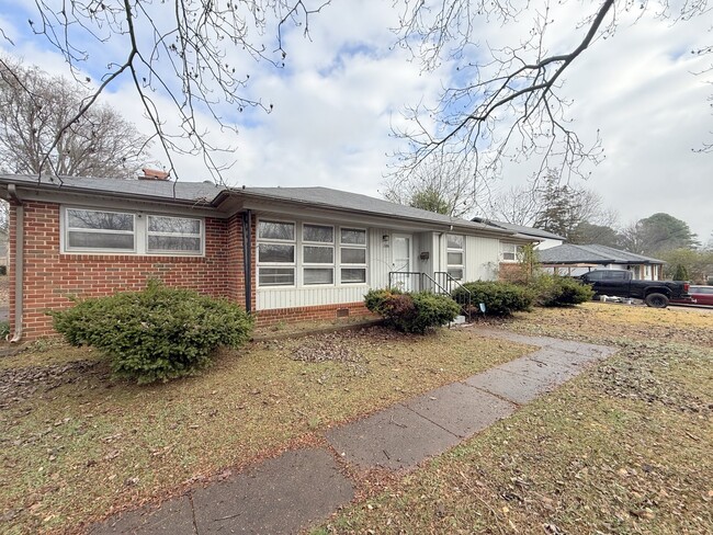 2106 NW Sullivan Rd in Huntsville, AL - Building Photo - Building Photo