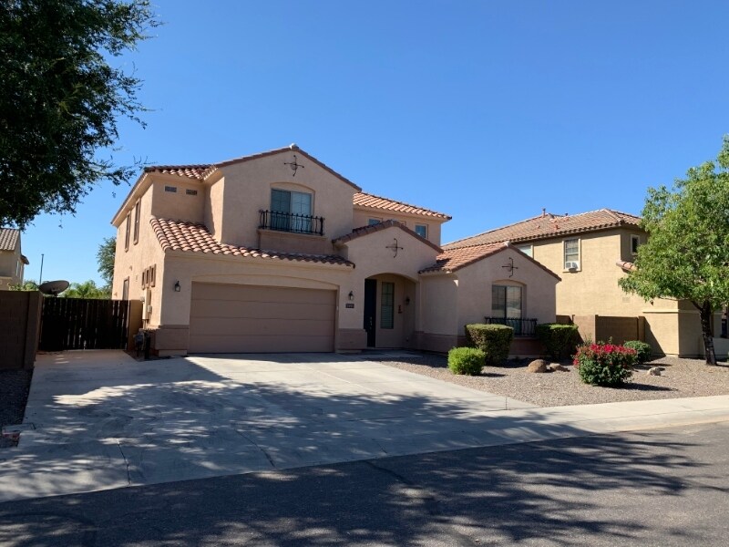 2493 E Bridgeport Pkwy in Gilbert, AZ - Foto de edificio