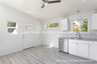 8939 N Fortune Ave in Portland, OR - Building Photo - Building Photo