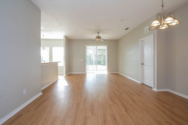 6748 Monarch Park Dr in Apollo Beach, FL - Building Photo - Building Photo