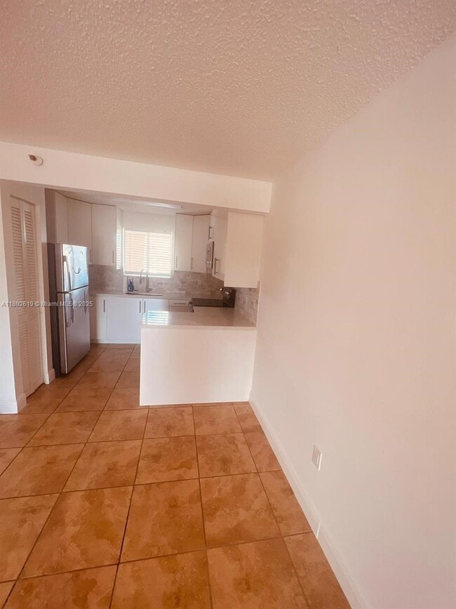 7785 W 30th Ct in Hialeah, FL - Building Photo - Building Photo