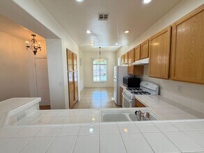 561 Artola St in Las Vegas, NV - Building Photo - Building Photo