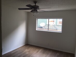 1114 W 18th St-Unit -8 in Los Angeles, CA - Foto de edificio - Building Photo