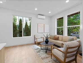 1610-1612 SE Morrison St in Portland, OR - Building Photo - Building Photo