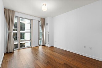 2 Shore Ln in Jersey City, NJ - Building Photo - Building Photo