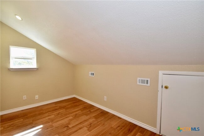 property at 1907 Lisa Ln