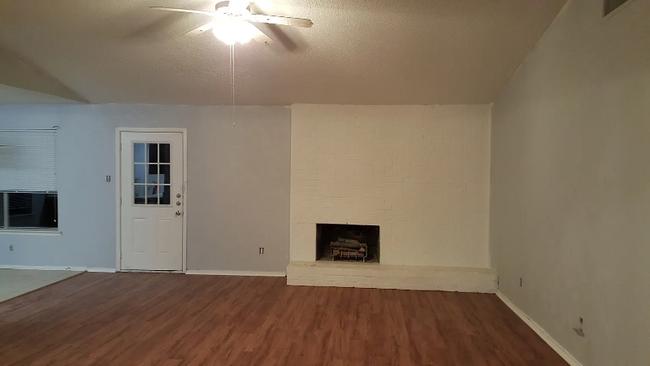 2912 Emerald Dr in Mesquite, TX - Building Photo - Building Photo