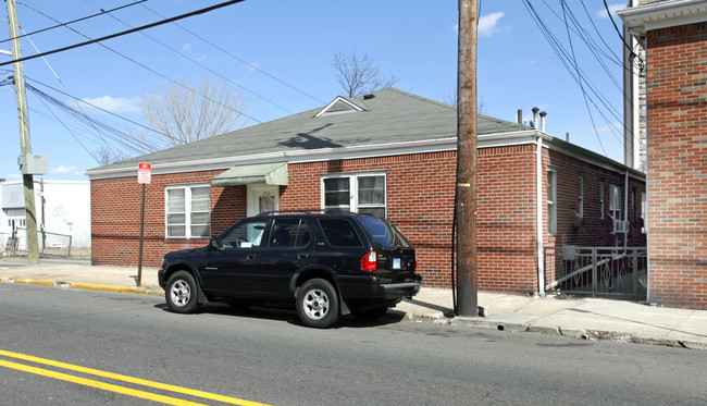 250 Palisade Ave in Cliffside Park, NJ - Building Photo - Building Photo