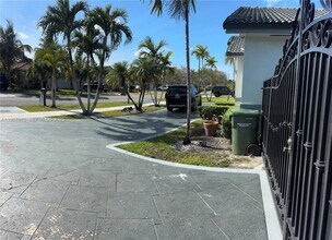 709 SE 13th Terrace in Homestead, FL - Building Photo - Building Photo