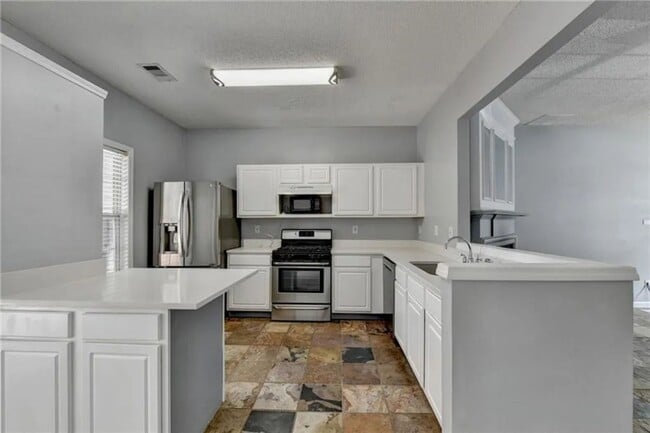 4645 Valais Ct in Alpharetta, GA - Foto de edificio - Building Photo