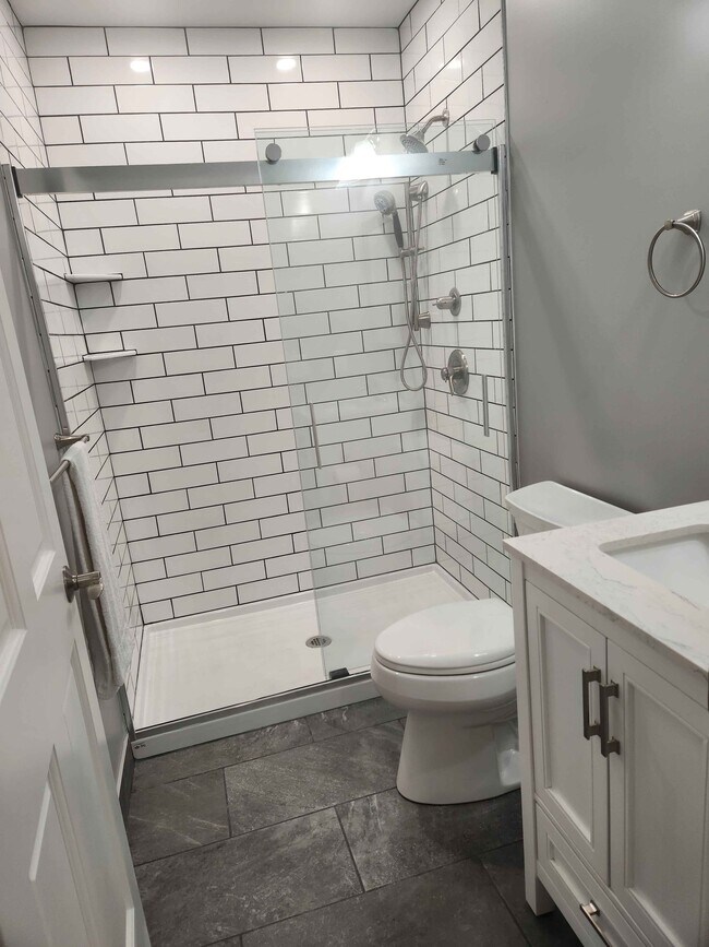 13487 Cleveland Ave NW, Unit C in Uniontown, OH - Foto de edificio - Building Photo