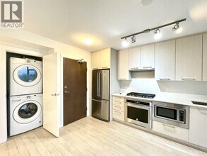 7708 Alderbridge Wy in Richmond, BC - Building Photo - Building Photo