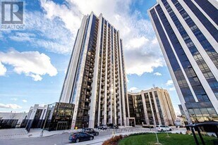 9075 Jane St in Vaughan, ON - Building Photo