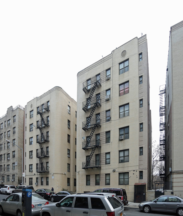 65 E 190th St in Bronx, NY - Foto de edificio