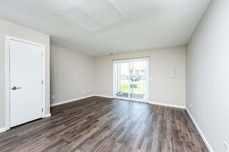 Blackhawk Apartments in Fort Wayne, IN - Building Photo - Interior Photo