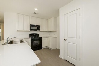 12528 Huntington Rdg Wy in Oklahoma City, OK - Building Photo - Building Photo