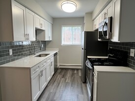 Stephenson House - Madison Heights, MI in Madison Heights, MI - Building Photo