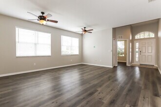 6717 Cambridge Park Dr in Apollo Beach, FL - Building Photo - Building Photo