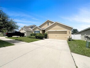 8204 Bilston Village Ln in Gibsonton, FL - Building Photo - Building Photo