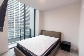 121 NE 5th St, Unit 3711 in Miami, FL - Building Photo - Building Photo