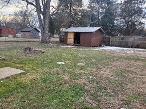 1407 Whitsett St in Burlington, NC - Foto de edificio - Building Photo