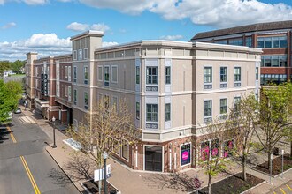 The Lofts at Blue Back Square in West Hartford, CT - Foto de edificio - Building Photo