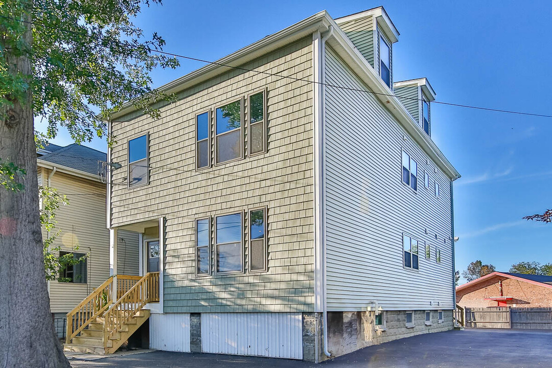 27 1st St, Unit 27 in Medford, MA - Building Photo