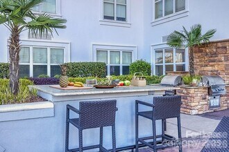 909 Camden Grandview Rd in Charlotte, NC - Foto de edificio - Building Photo