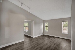 2301 N Congress Ave, Unit 21 in Boynton Beach, FL - Building Photo