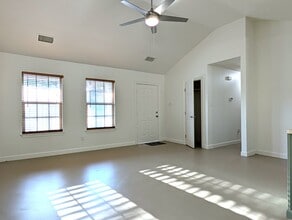 198 Waikakaaua Dr in Bastrop, TX - Building Photo - Building Photo