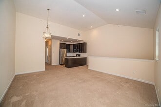 24 Robert Ct in Amityville, NY - Building Photo - Building Photo