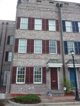 407 E Hull St in Savannah, GA - Building Photo - Building Photo