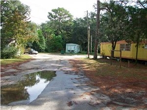 Pinecrest Mobile Home Park in Fort Walton Beach, FL - Foto de edificio