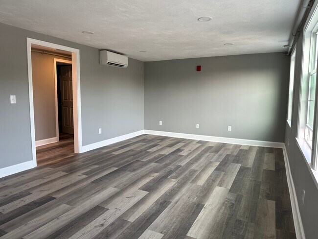 252 Main St, Unit 2 in Hyannis, MA - Building Photo - Building Photo