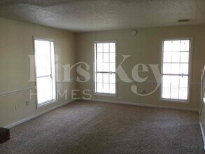 5966 Anchuca Cove in Millington, TN - Foto de edificio - Building Photo