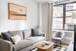 160 E 48th St in New York, NY - Building Photo