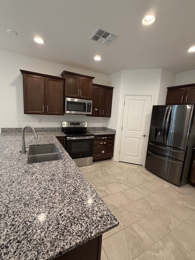 10924 E Texas Ave in Mesa, AZ - Foto de edificio - Building Photo