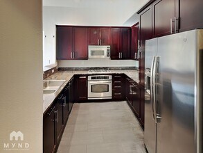 68 E Serene Ave, Unit 216 in Las Vegas, NV - Foto de edificio - Building Photo