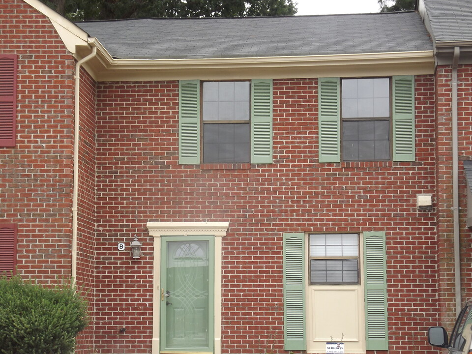 296 Circuit Ln, Unit B in Newport News, VA - Building Photo