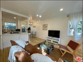 1130 Chelsea Ave in Santa Monica, CA - Building Photo - Building Photo