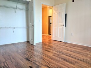 3872 S Lake Dr in St. Francis, WI - Building Photo - Building Photo
