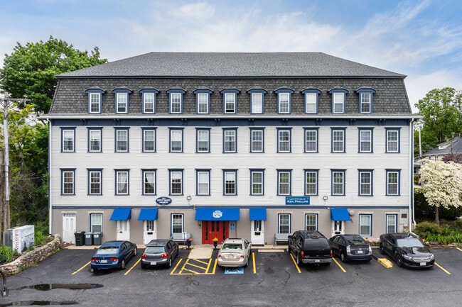 12 Walnut St in Natick, MA - Building Photo - Building Photo