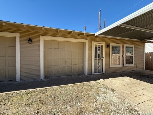 269 E Rosewood Ave in San Antonio, TX - Foto de edificio - Building Photo