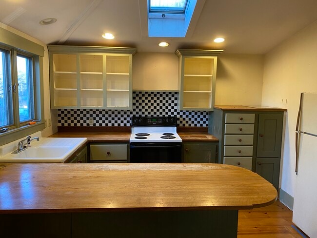 5 Berry Ct, Unit 5A in Milford, NH - Building Photo - Building Photo