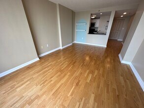 10 Museum Way in Cambridge, MA - Foto de edificio - Building Photo