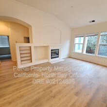 1887 Mallard Ln in Petaluma, CA - Building Photo - Building Photo